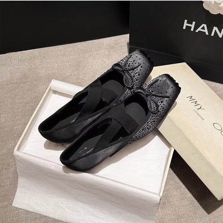 Damen Ballerinas mit modischem Kreuzriemendesign und perforierter Oberfläche EB
