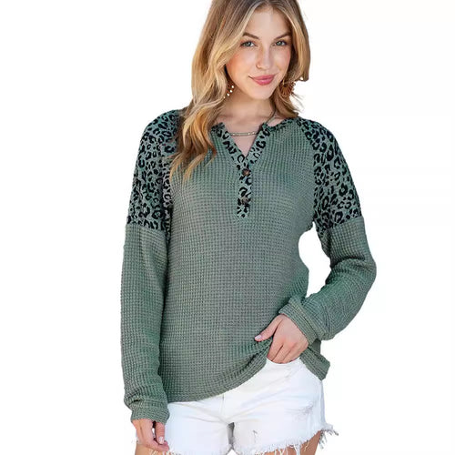 Damen modischer Langarm-Pullover mit Tiermuster und Knopfleiste EB