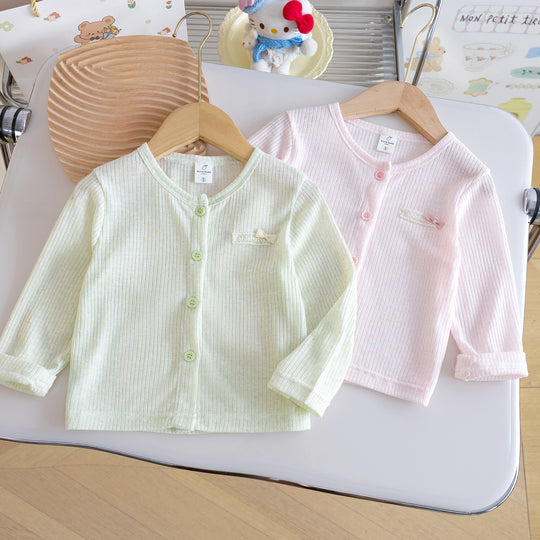 Mädchen Nan Ripp-Strick Bio-Gefühl Baby-Strickjacke mit Knopfverschluss und gesticktem Bogen EB