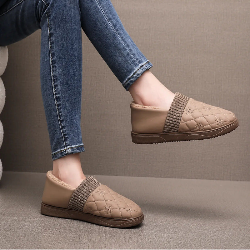 Damen Hausschuhe aus weichem Fleece mit modischem Steppdesign EB