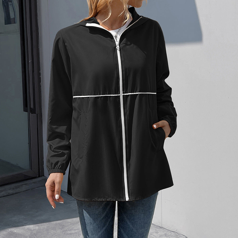 Damen leichte Regenjacke mit praktischer Kapuze und seitlichen Taschen EB