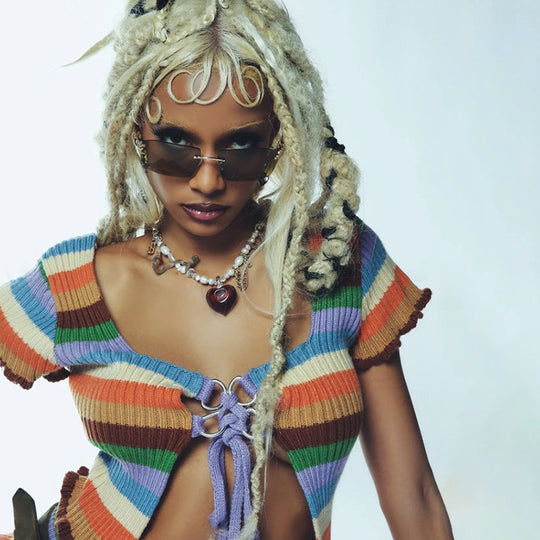 Damen figurbetontes Crop-Top mit modischen Streifen und Rüschendetails EB