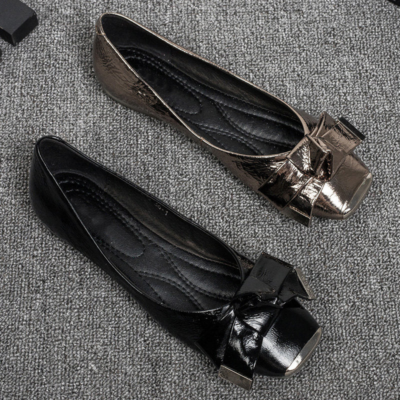 Damen Ballerinas mit elegantem Schleifenakzent und glänzender Lackoberfläche EB