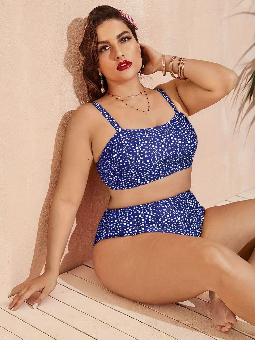 Damen Hochgeschnittener Bikini mit verspieltem Punktedesign EB