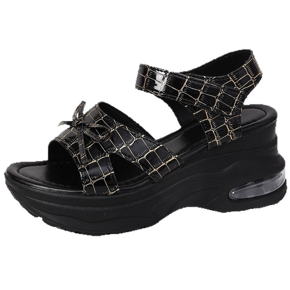 Damen Komfortable Sommerschuhe mit modischem Krokodil-Design und funktionalem Klettverschluss EB