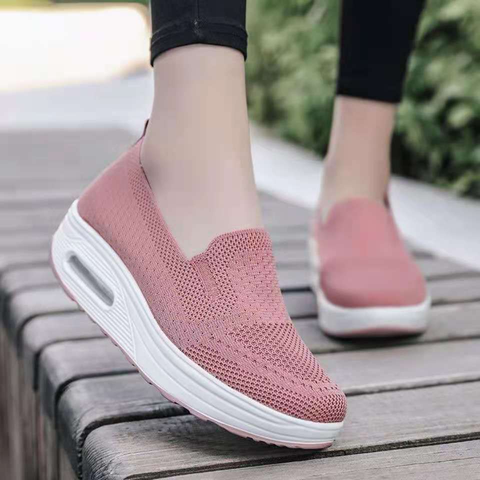 Damen Slip-On Sneakers mit atmungsaktivem Obermaterial und stoßdämpfender Sohle EB