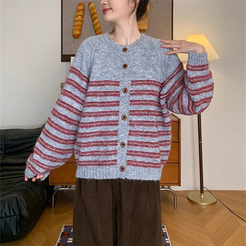 Damen Grobstrickjacke mit modernen Streifen und Knopfdetails EB