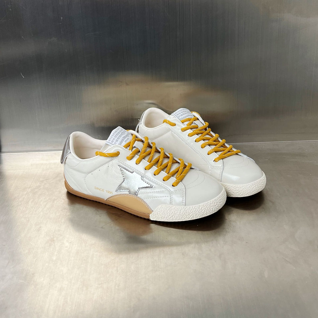 Damen Sneakers im sportlich-eleganten Design mit auffälligem Sternmotiv EB