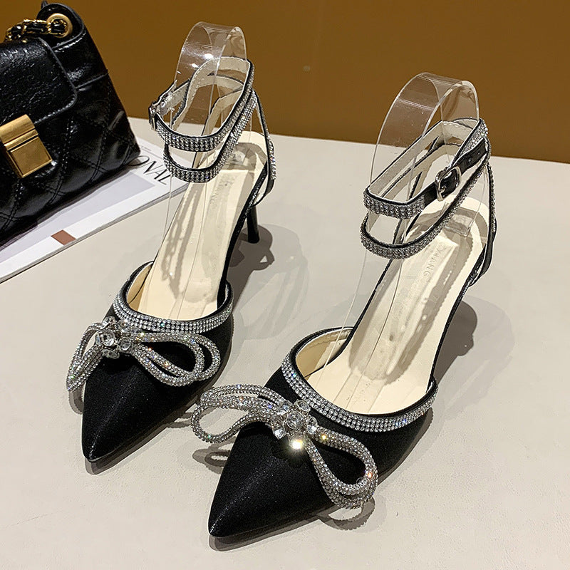 Damen nan spitze Riemchen-Pumps mit funkelnder Strass-Schleifenapplikation und verstellbarem Knöchelriemen EB