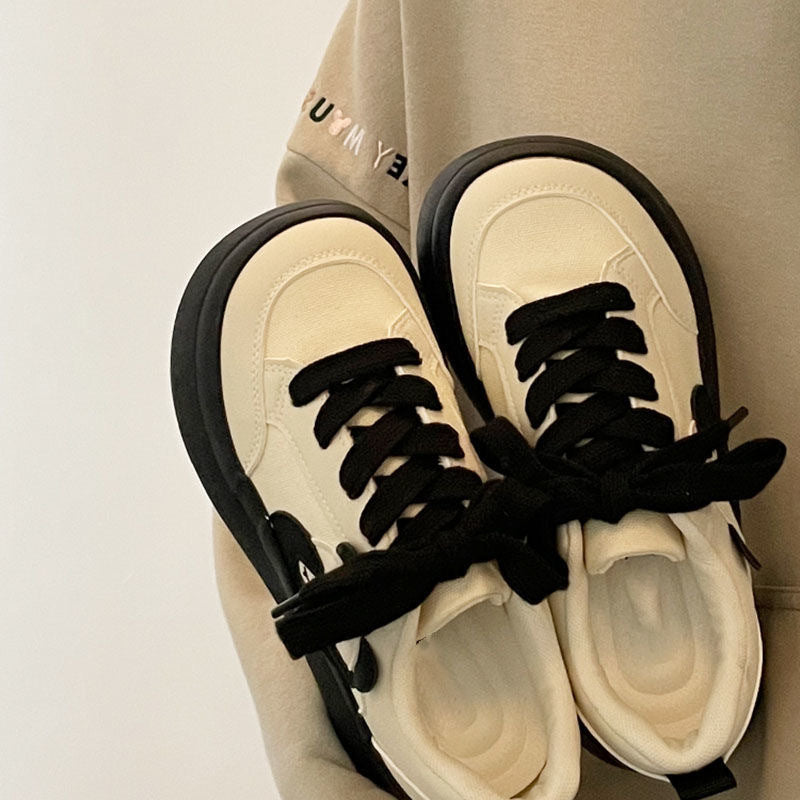 Damen Plateau-Sneaker mit auffälliger Tierapplikation und gepolstertem Komfortkragen EB
