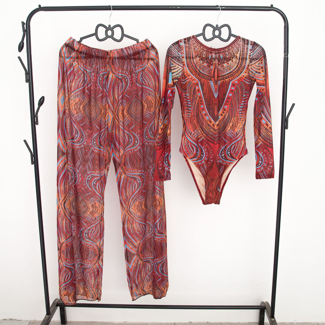 Damen modisches Badeoutfit mit langärmeligen Oberteil und lässigen Pants EB