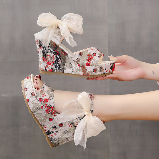 Damen Wedge-Sandaletten mit floralem Design und dekorativem Schleifendetail EB