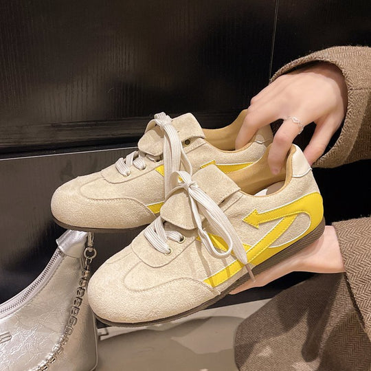 Damen Sneakers mit elegantem Veloursleder und einzigartigem Schnürsystem EB