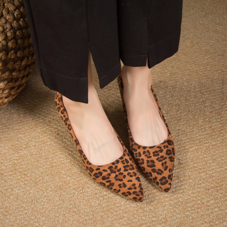 Damen Spitze High Heels mit modischer Leoparden-Optik und elegantem Blockabsatz EB