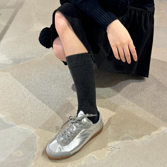 Damen Sneaker im modernen Metallic-Look mit rutschfester Sohle und komfortabler Polsterung EB