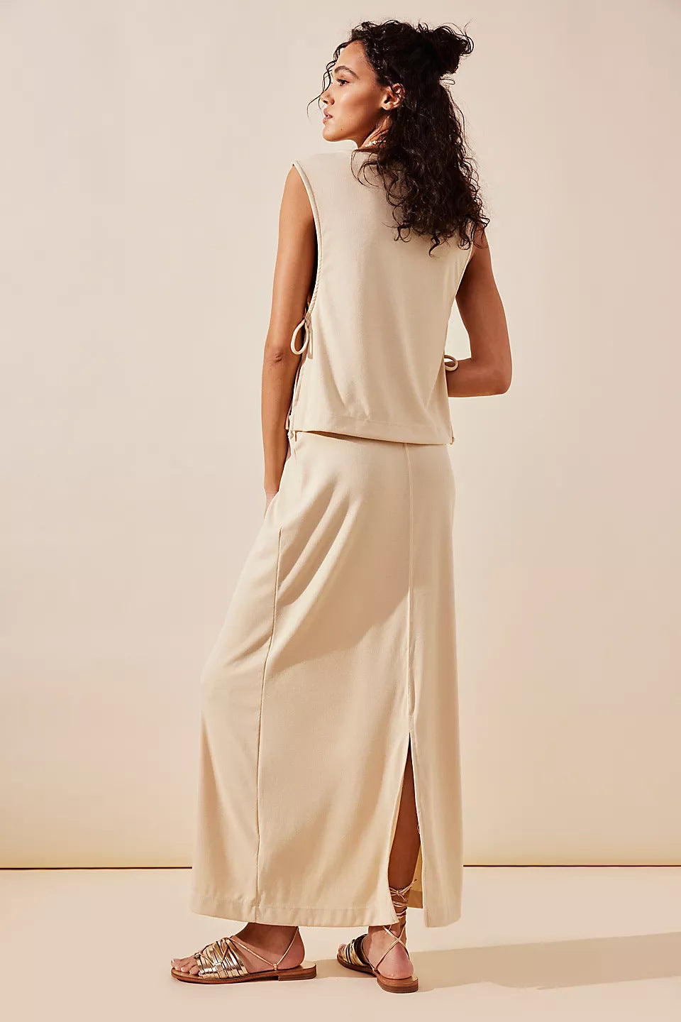 Damen Langarm-Maxikleid mit elegantem Rückenschnitt und verstellbarem Taillenzug EB