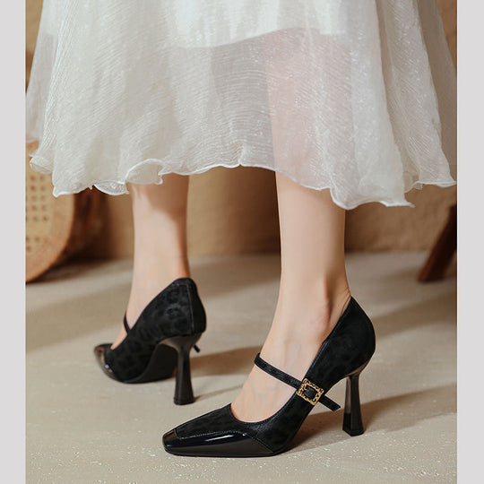 Damen elegante Mary Jane Pumps mit charakteristischem Blockabsatz und dekorativem Riemen EB