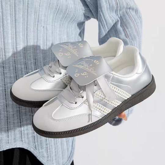 Damen Sneaker mit glänzendem Obermaterial und einzigartigem Design EB