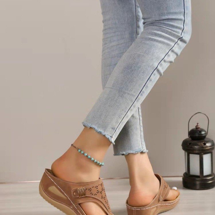 Damen Entspannende Zehentrenner-Sandalen mit modischem Cut-Out-Design und komfortablem Fußbett EB