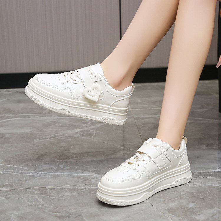 Damen Sportliche Sneakers mit Herz-Applikation EB