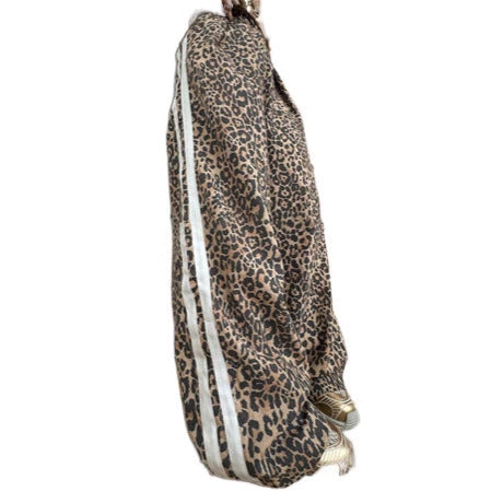 Damen weite Leoparden-Trackpants mit elastischem Bund und seitlichen Kontraststreifen Eichborn Berlin