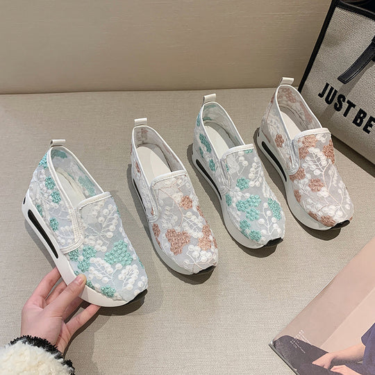 Damen Slip-On Sneaker mit modischem Blumenmusterdetail und bequemer Sohle EB