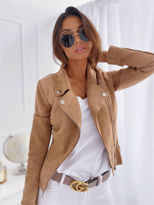 Damen nan kurze Wildleder-Optik Bikerjacke mit asymmetrischem Reverskragen, sichtbaren Metall-Reißverschlüssen und taillierter Passform EB