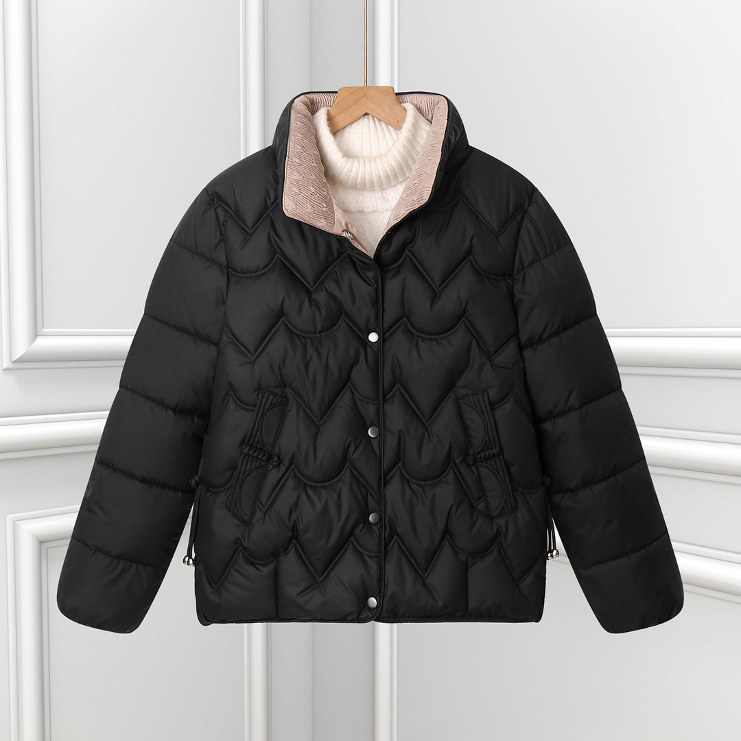 Damen nan kurze gesteppte Pufferjacke mit dekorativer Bogensteppung und Druckknopfblende EB