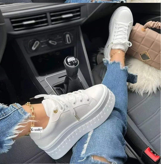 Damen Plateau-Sneaker mit modischem Metallic-Design und rutschfester Sohle EB