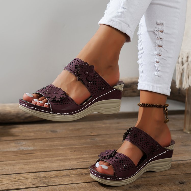 Damen Elegante Freizeitsandalen mit floralen Akzenten EB