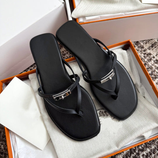Damen Elegante Zehentrenner-Sandalen mit modischem Riemen und glänzendem Akzent EB