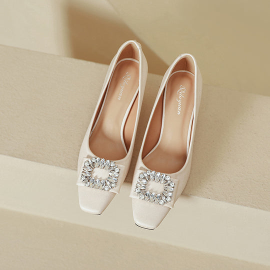Damen modische Pumps mit funkelndem Schmuckdetail EB