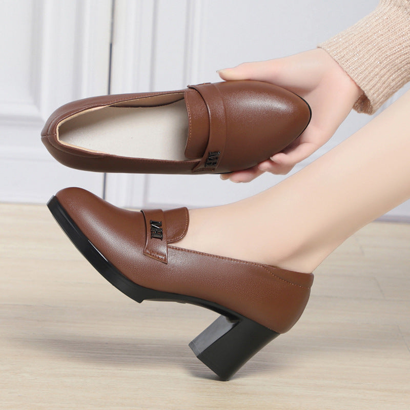 Damen elegante Pumps mit modischem Schmuckdetail und komfortablem Blockabsatz EB
