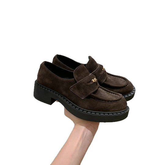 Damen elegante Loafers aus hochwertigem Lackleder mit modischen Riemen EB