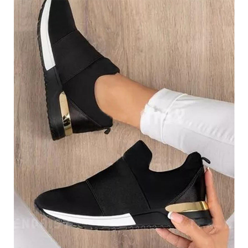 Damen Sportliche Slip-On Sneakers mit atmungsaktiver Mesh-Oberfläche und elegantem Akzent EB
