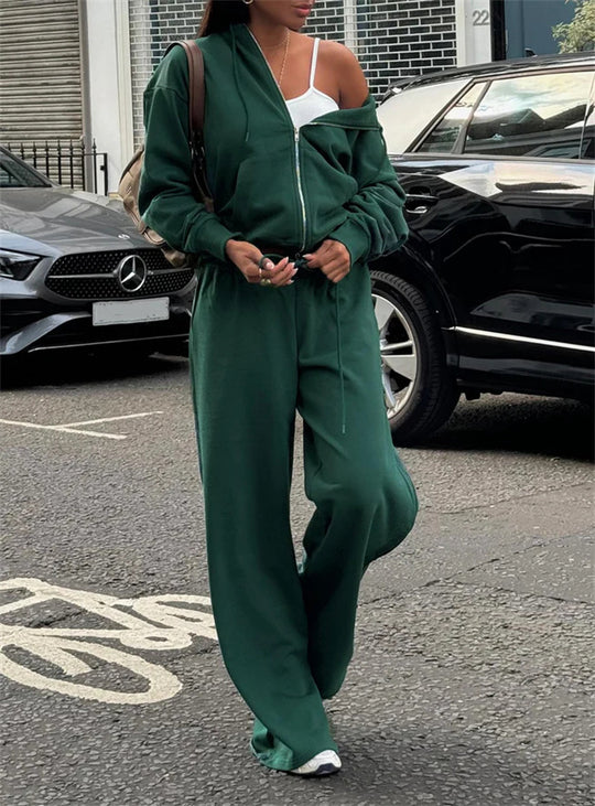 Damen gekürztes Kapuzen-Sweatshirt mit Oversize-Ärmeln und high-waist Wide-Leg Freizeithose Eichborn Berlin