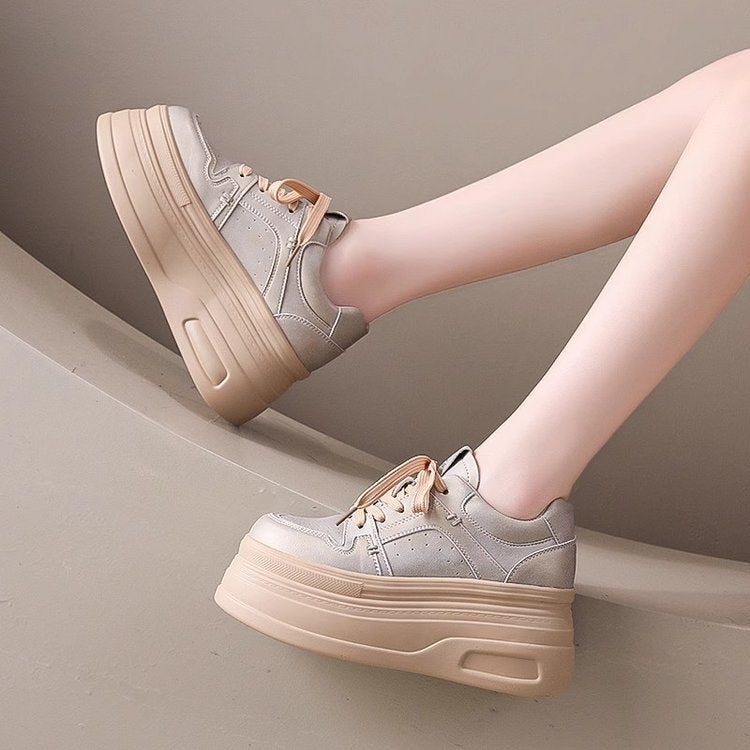 Damen Plateausneaker mit robustem Obermaterial und modischer Schnürung EB