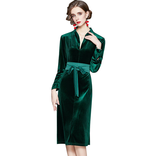 Damen Samt-Midikleid mit Stehkragen und tailliertem Bindegürtel EB