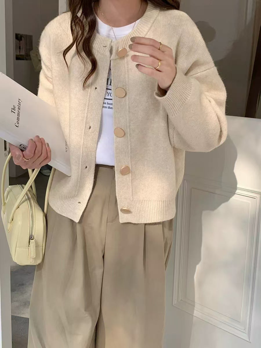 Damen Kuschelige Strickjacke mit großen Knöpfen und elegantem Design EB