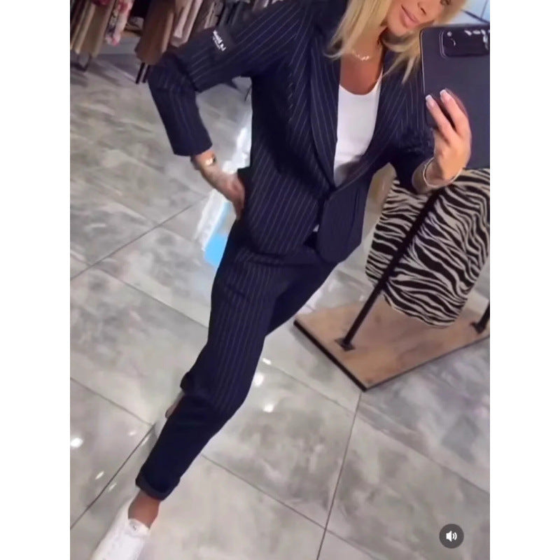 Damen Elegantes business-casual Anzug-Set mit feinen Streifen und modernem Schnitt EB