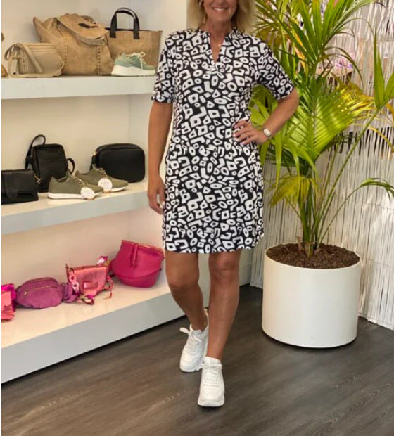 Damen Freizeitkleid mit modischen Musterelementen und praktischen Taschen EB