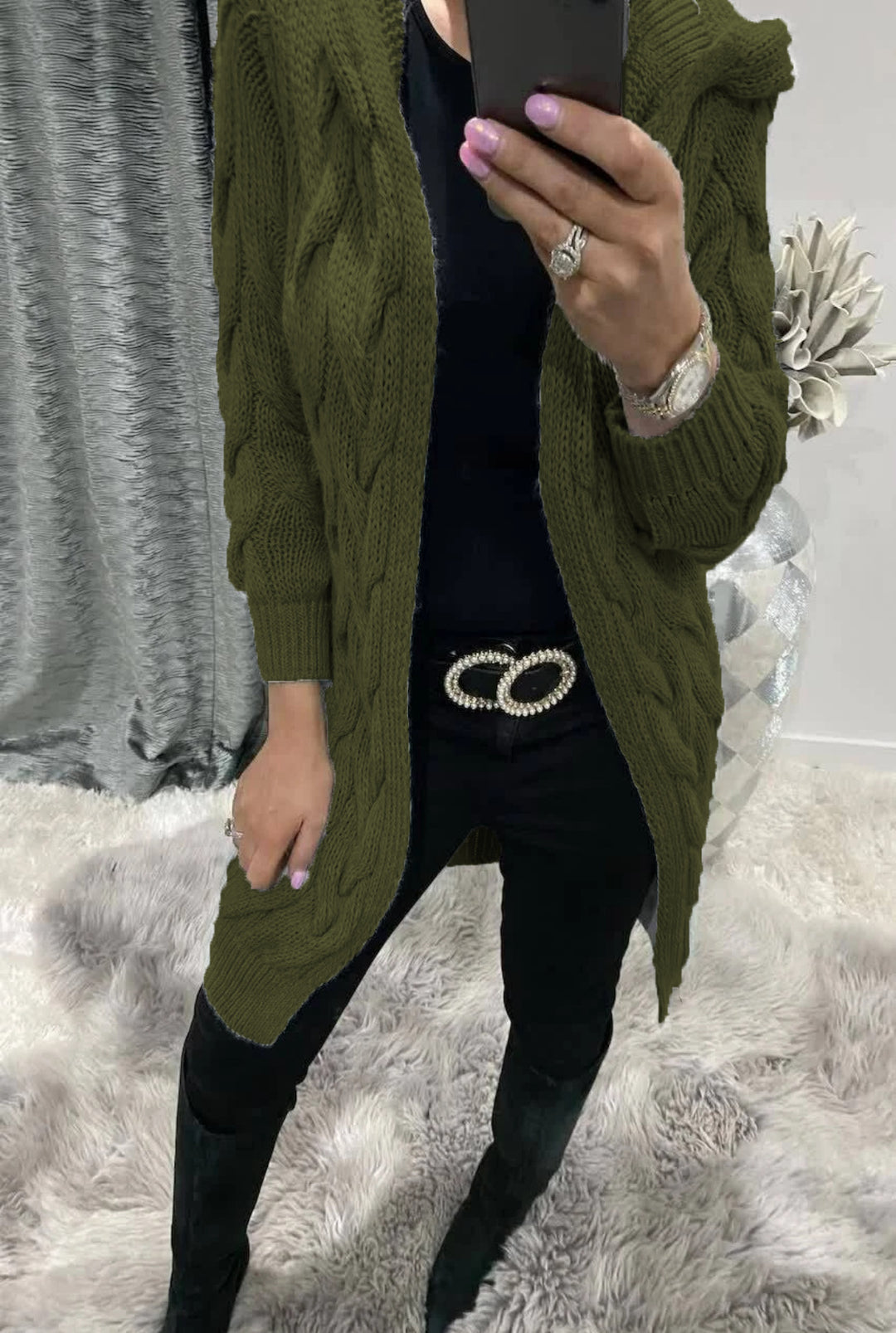 Damen Grobstrickjacke mit elegantem Zopfmuster und praktischer Kapuze EB