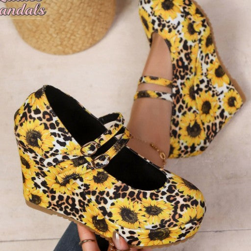 Damen Wedge-Sandaletten mit floralem Design und geschmackvollem Riemen EB