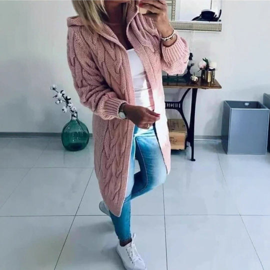 Damen Grobstrickjacke mit elegantem Zopfmuster und praktischer Kapuze EB