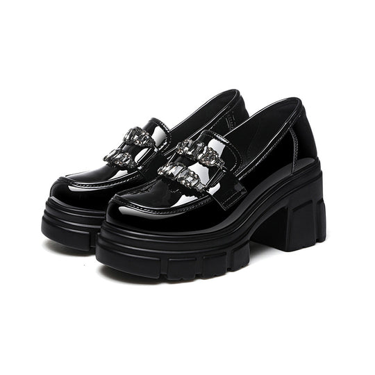 Damen Modische Plateau-Pumps mit glamourösem Schmuckdetail EB