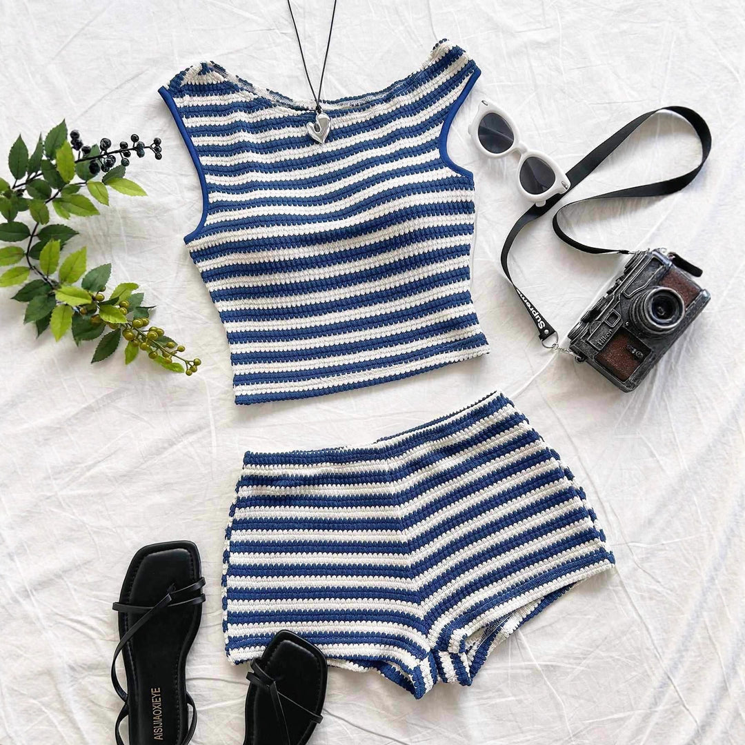 Damen Strand-Outfit mit gestreiftem Crop-Top und Shorts EB
