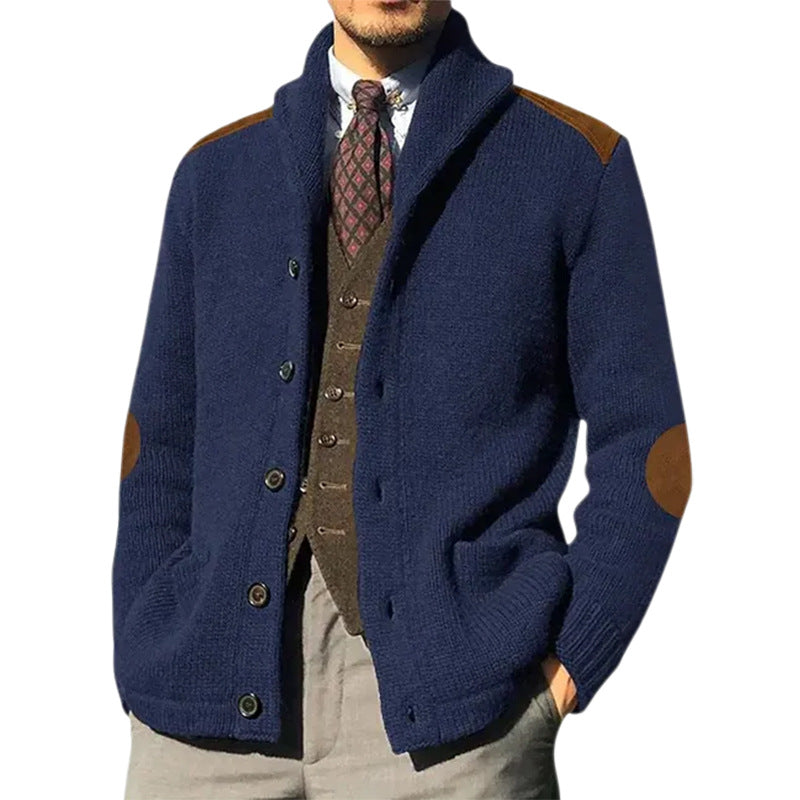 Herren kuscheliger Strickcardigan mit modernem Schalkragen und praktischen Knopfdetails EB
