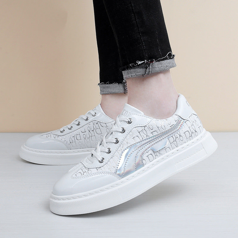 Damen Modische Sneaker mit Glanzoberfläche und grafischem Design EB