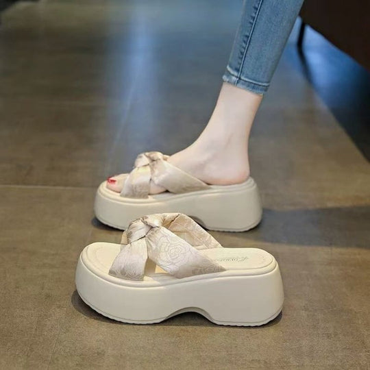 Damen Plateau-Sandalen mit trendiger Zehenpartie und eleganter Schleife EB