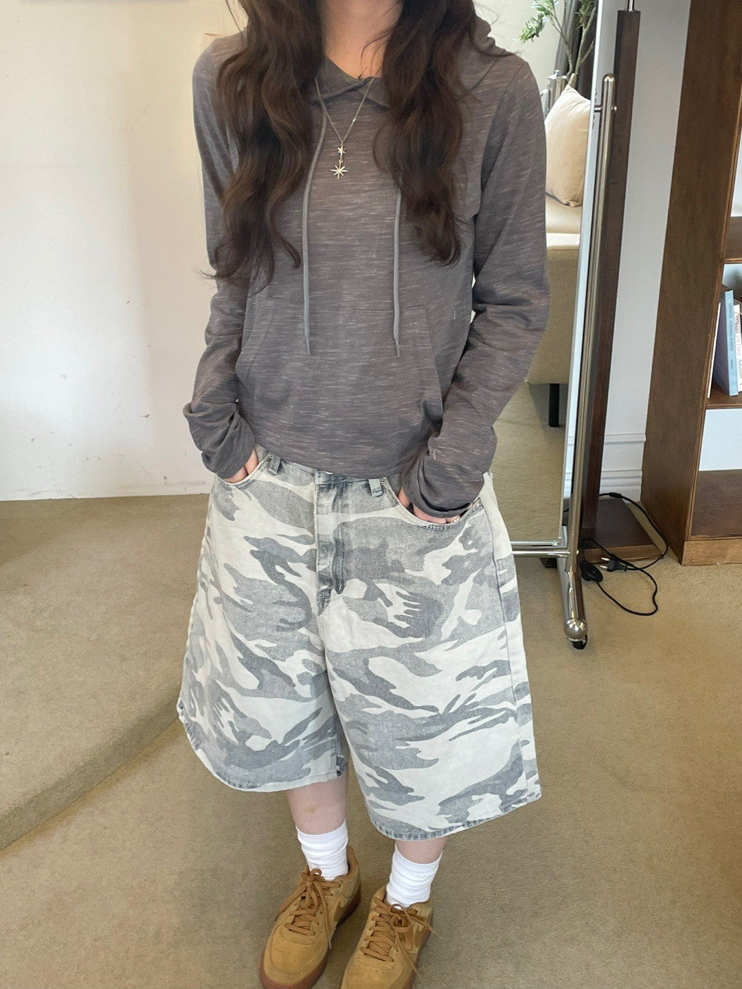 Damen Cargoshorts mit weitem Schnitt und modischem Camouflage-Muster EB